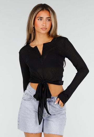 NEW190826 Zwarte Top met Knoopsluiting en Strik