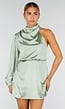 Groene Satijnen One Shoulder Mini Jurk met Lange Mouw en Stretch