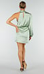 Groene Satijnen One Shoulder Mini Jurk met Lange Mouw en Stretch