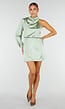 Groene Satijnen One Shoulder Mini Jurk met Lange Mouw en Stretch