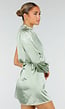 Groene Satijnen One Shoulder Mini Jurk met Lange Mouw en Stretch