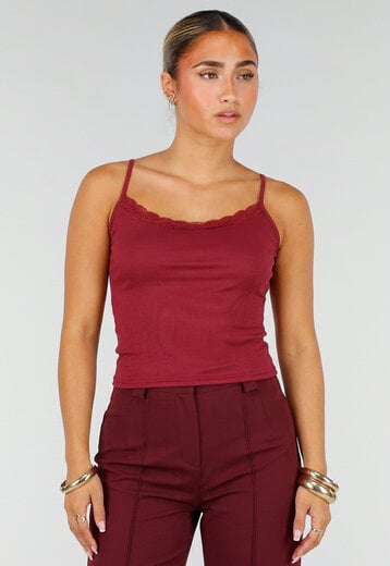 NEW260826 Bordeauxrode Rib Top met Kant