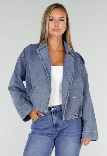 NEW020926 Blauw Kort Denim Jasje met Knoopsluiting