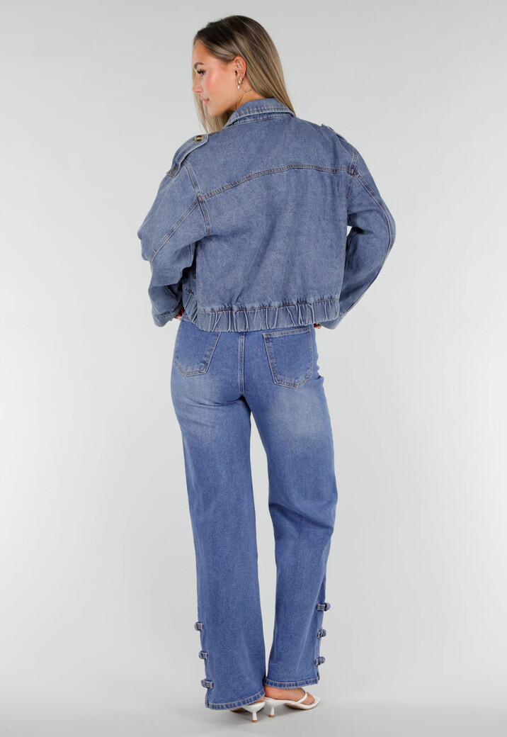 Blauw Kort Denim Jasje met Revers en Dubbele Knoopsluiting