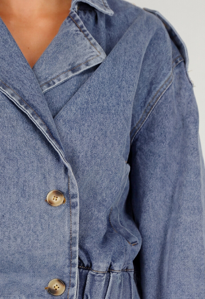 Blauw Kort Denim Jasje met Revers en Dubbele Knoopsluiting