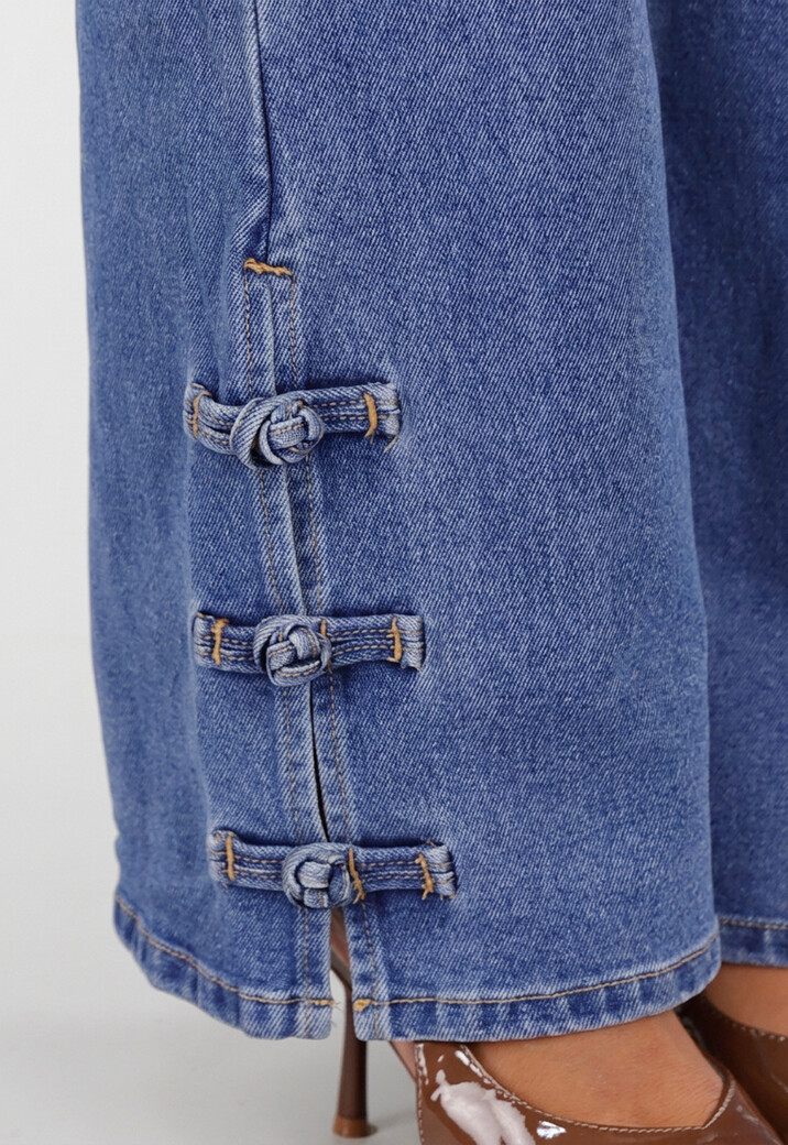 Blauwe Denim Straight Leg Jeans met Knoopbandjes aan de Broekspijpen