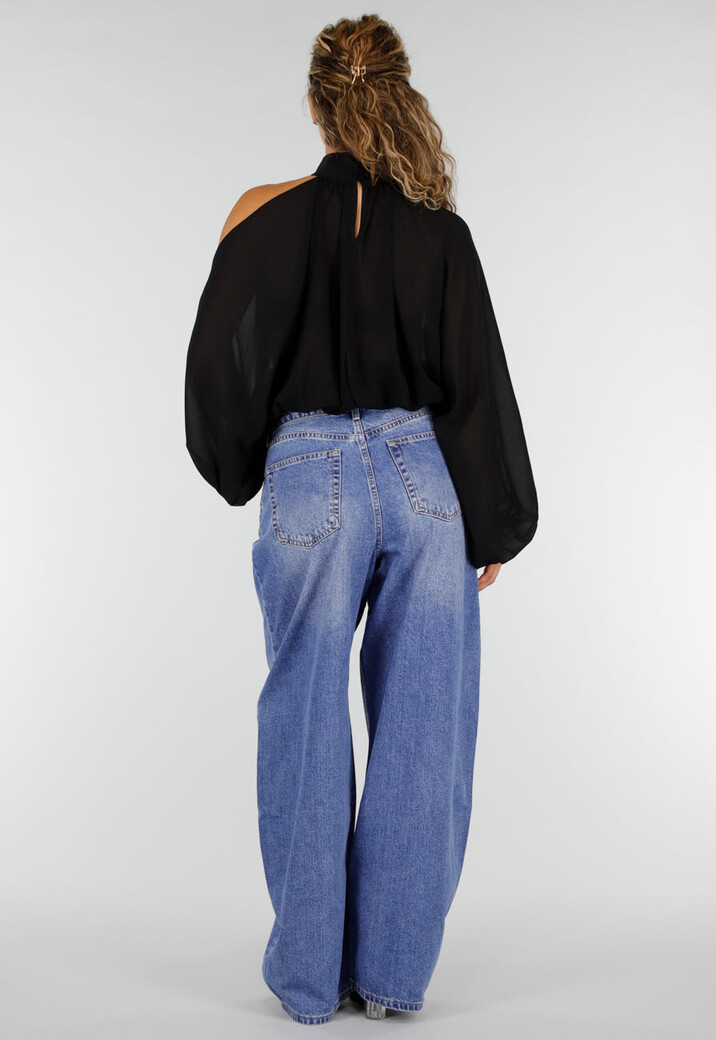 Zwarte Cold Shoulder Crop Top met Col en Lange Ballonmouwen