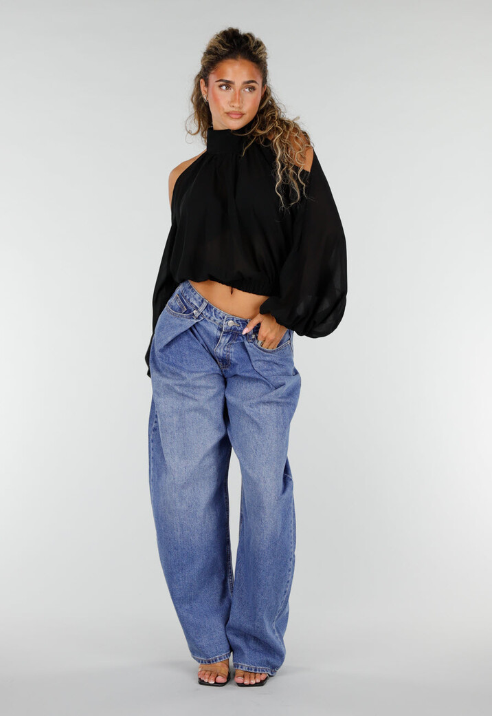 Zwarte Cold Shoulder Crop Top met Col en Lange Ballonmouwen