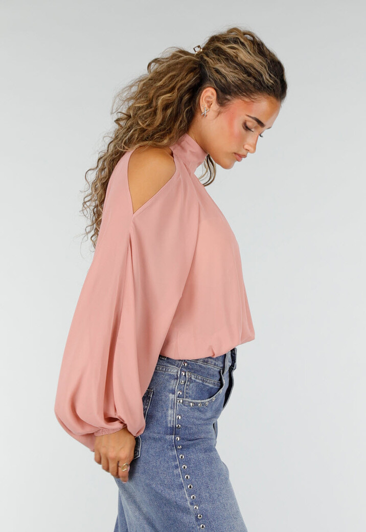 Roze Cold Shoulder Crop Top met Col en Lange Ballonmouwen