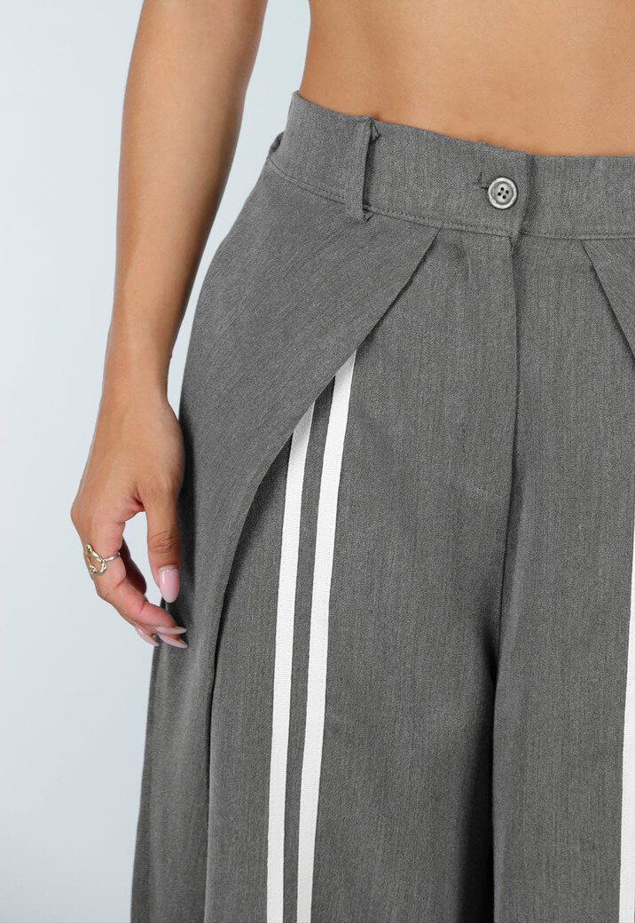 Grijze Wide Leg Pantalon met Witte Strepen en Plooidetail