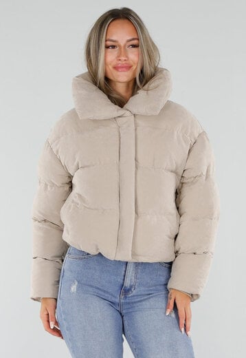 NEW230926 Zachte Beige Puffer Jas met Capuchon