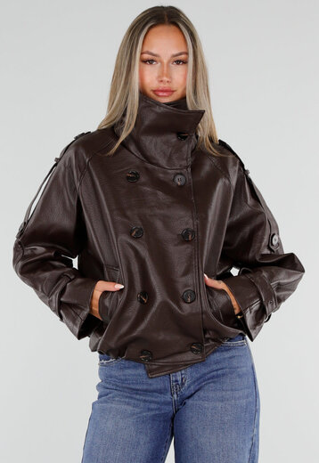 NEW230926 Bruine Lederlook Jas met Hoge Kraag
