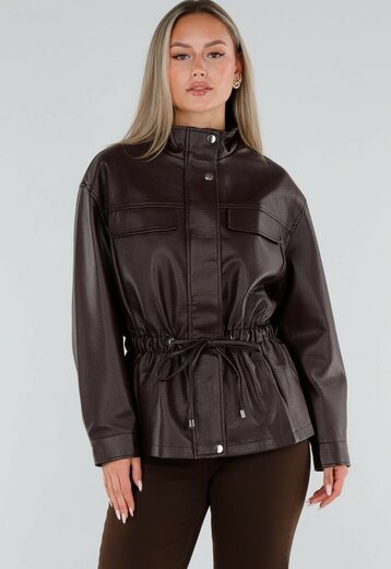 NEW230926 Bruine Lederlook Jas met Taillekoord
