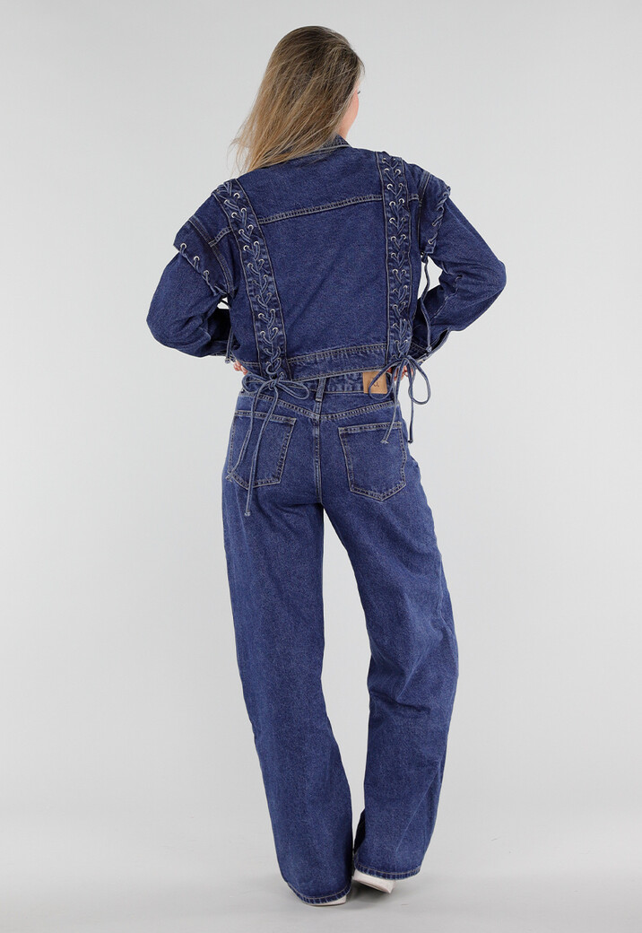 Blauw Denim Jasje met Veterdetails en Zilverkleurige Knopen