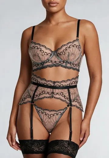 Witte Mesh Lingerie Set met Jarretelband en Baleinen