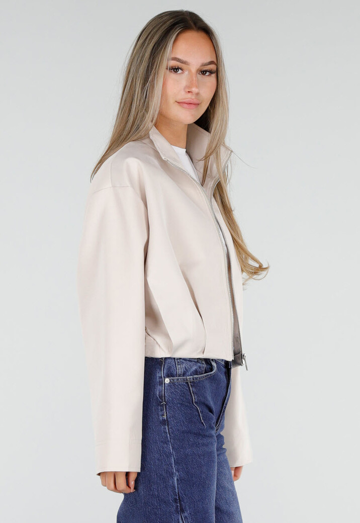 Beige Kort Tussenjasje met Hoge Kraag en Ritssluiting