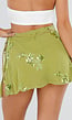 Groene Skort met Overslag, Striksluiting en Bloemendetails
