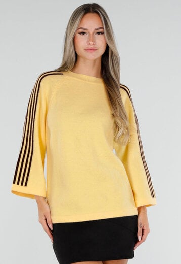 NEW300926 Gele Trui met Zwart Gestreepte Mouwen