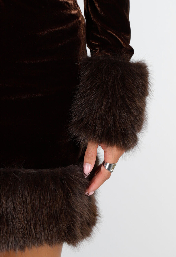 Bruin Velvet Beertje Kostuum met Jurkje, Riem en Beenwarmers