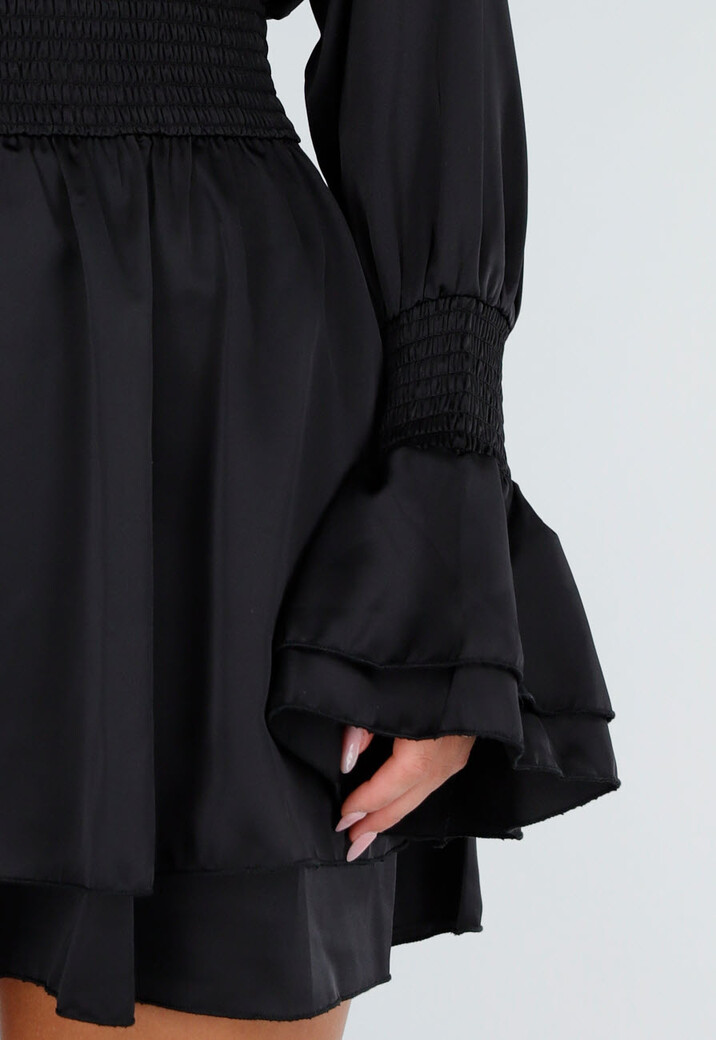 Zwarte Mini Jurk met Hoge Hals en Lange Trompetmouwen