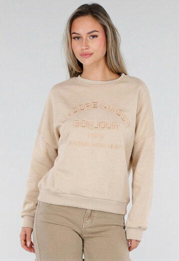 Beige Sweater met Geborduurde Tekst