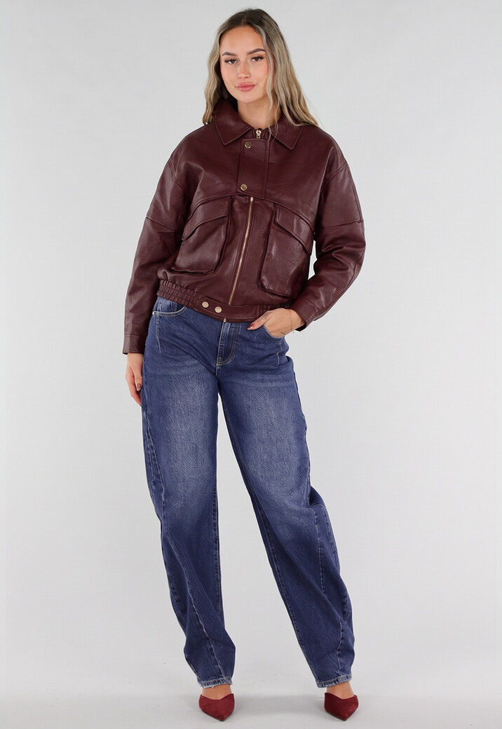 Bordeaux Lederlook Bomberjack met Rits, Gouden Knopen en Kraag