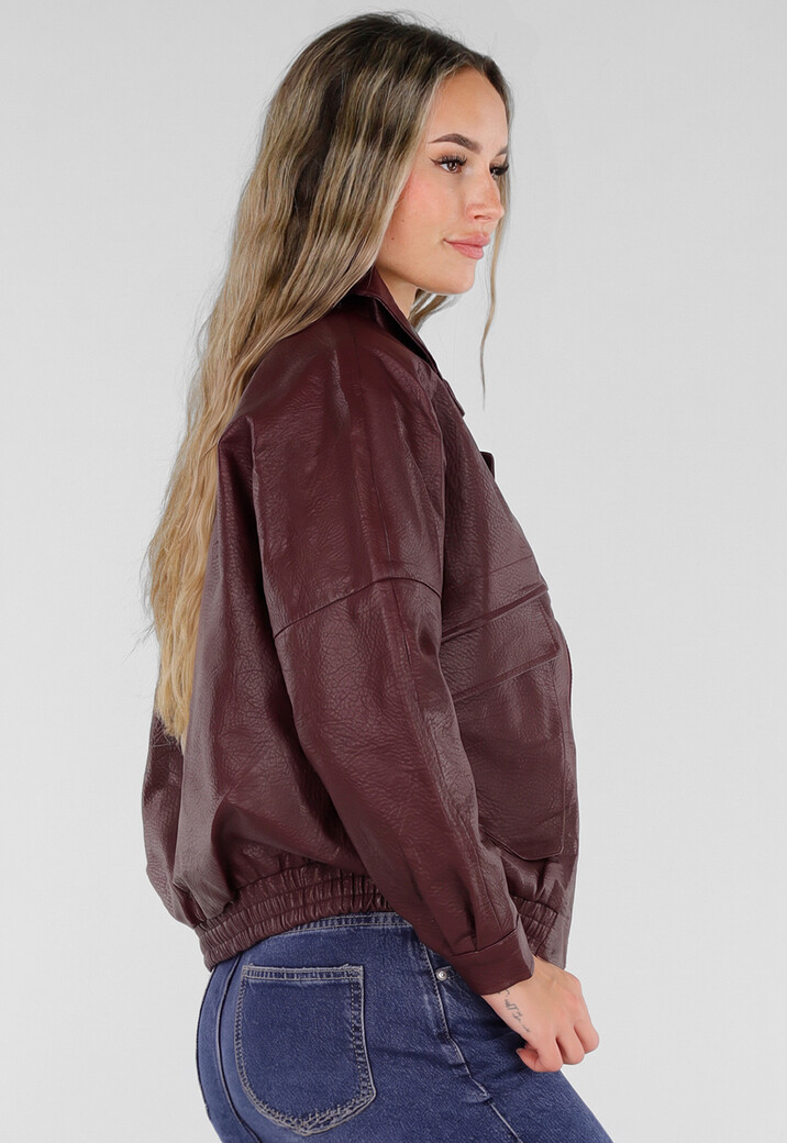 Bordeaux Lederlook Bomberjack met Rits, Gouden Knopen en Kraag