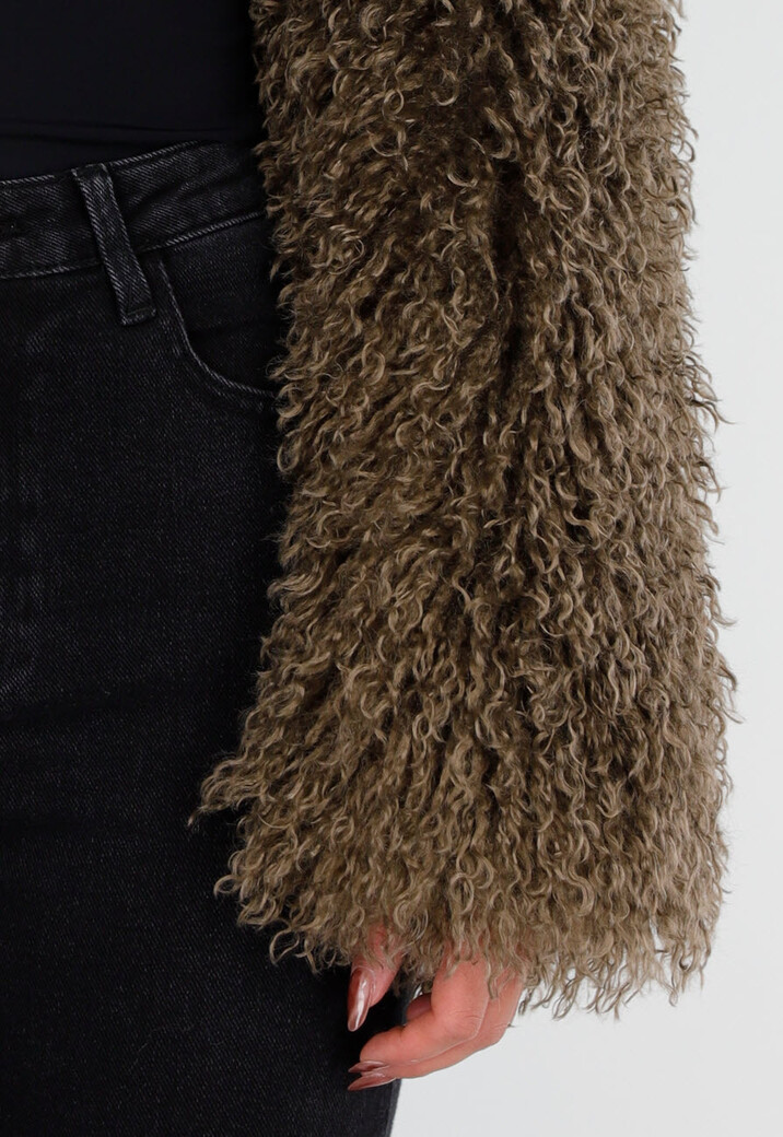 Bruine Faux Fur Bolero met Lange Wijde Mouwen en Krullende Vacht