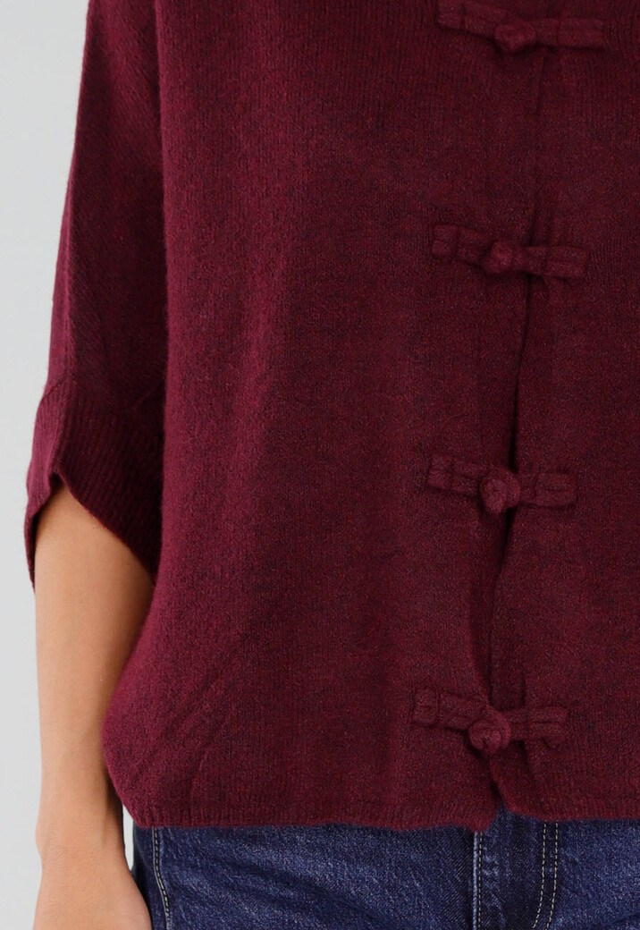 Bordeaux Gebreid Damesvest met Sierknopen en Halflange Mouwen