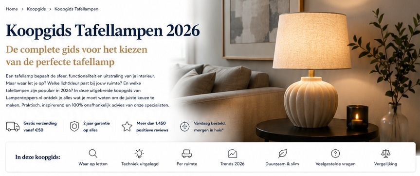 Luxe tafellamp op dressoir in moderne woonkamer met warm sfeervol licht