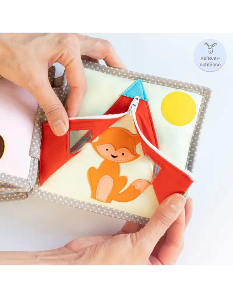 Jolly Designs Mini Quiet Book Sprankelende Papegaai