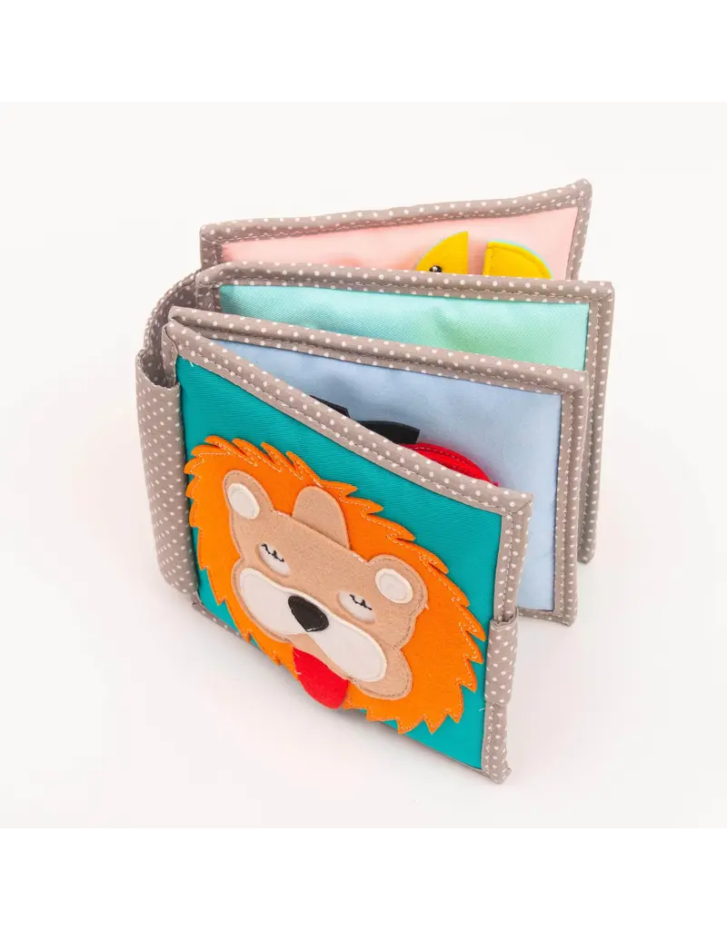 Jolly Designs Mini Quiet Book Slaperige Leeuw — vanaf 12 maanden