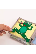 Jolly Designs Mini Quiet Book Slaperige Leeuw — vanaf 12 maanden