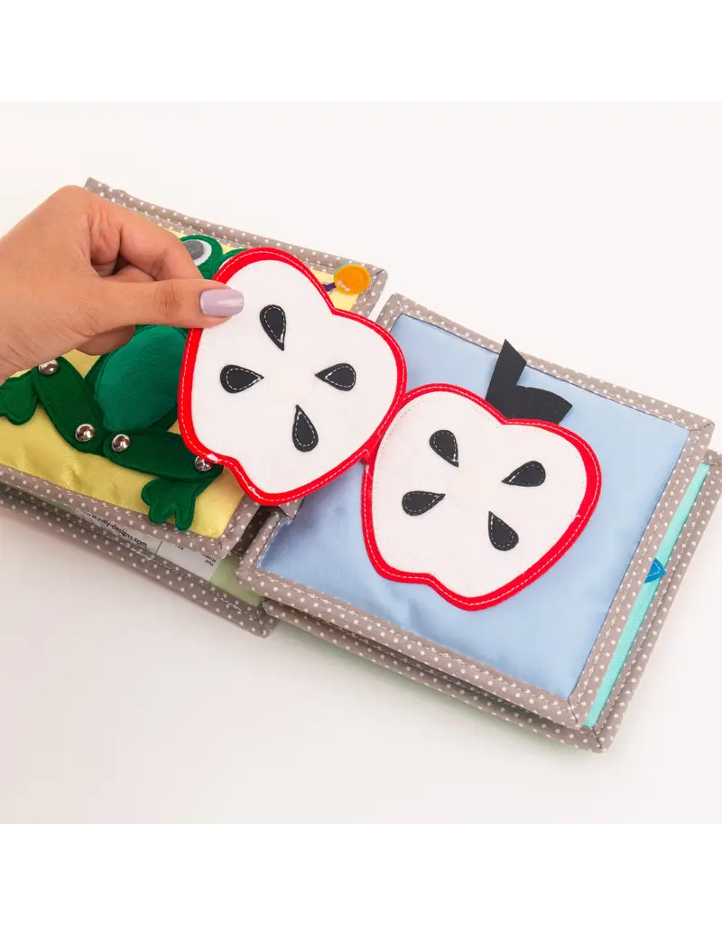Jolly Designs Mini Quiet Book Slaperige Leeuw — vanaf 12 maanden