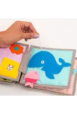 Jolly Designs Mini Quiet Book Slaperige Leeuw — vanaf 12 maanden