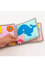 Jolly Designs Mini Quiet Book Slaperige Leeuw — vanaf 12 maanden