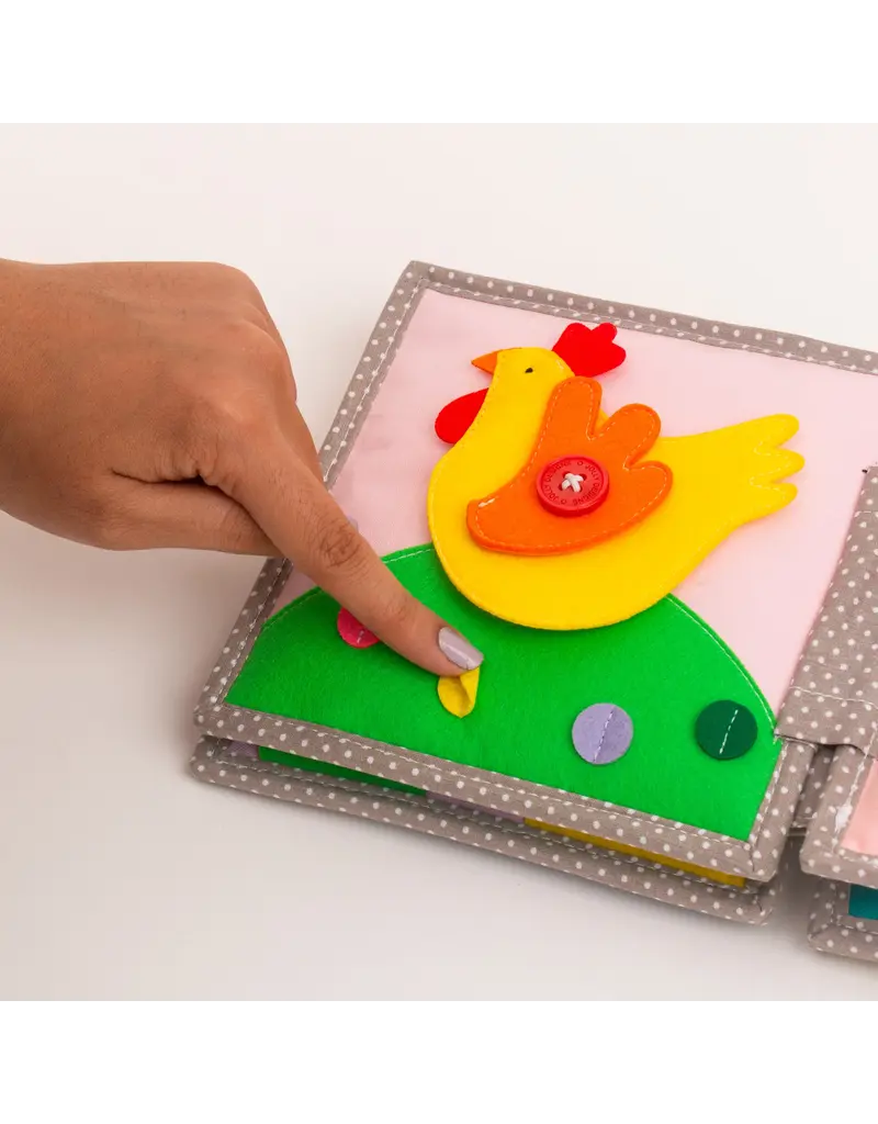 Jolly Designs Mini Quiet Book Slaperige Leeuw — vanaf 12 maanden