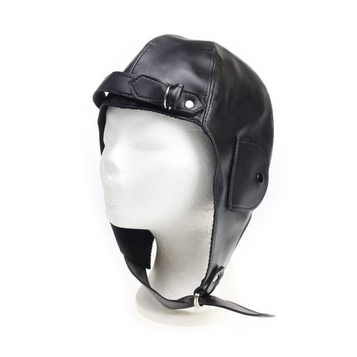 Schwarze Pilotenmütze mit Fliegerbrille