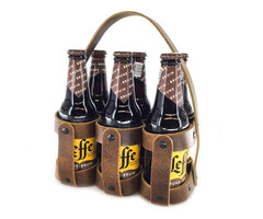 Flesjesdrager van bruin leer