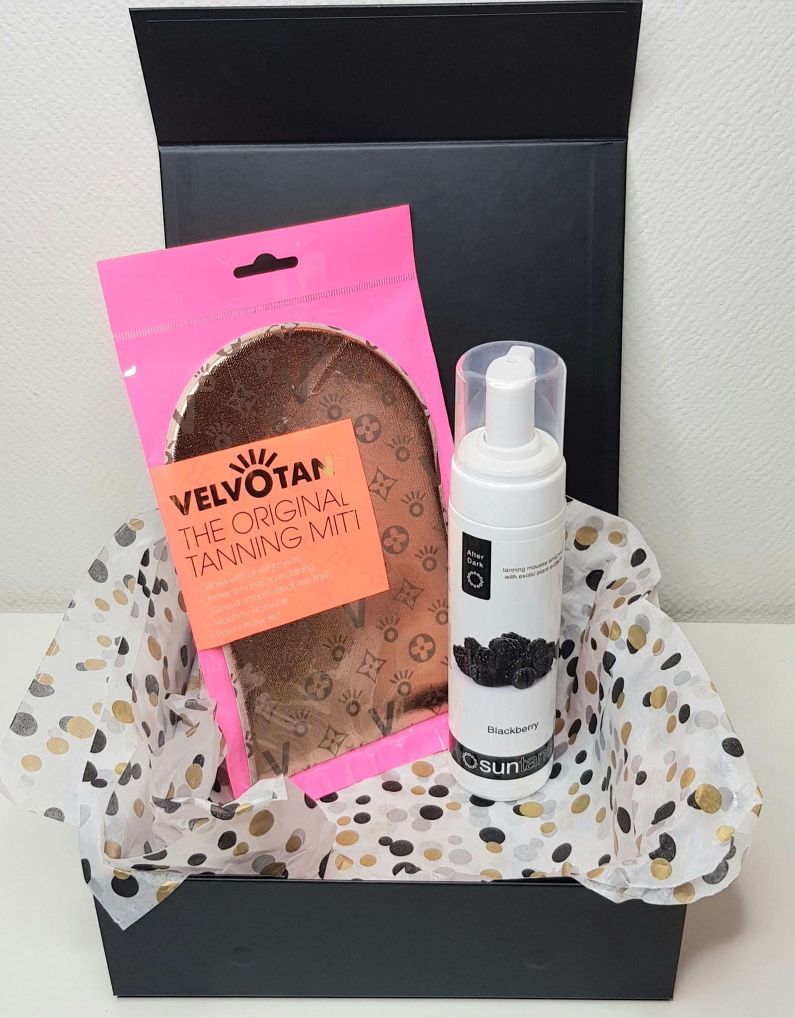 Luxueze geschenkenset/ giftset van Suntana met een Velvotan selftan glove/ handschoen