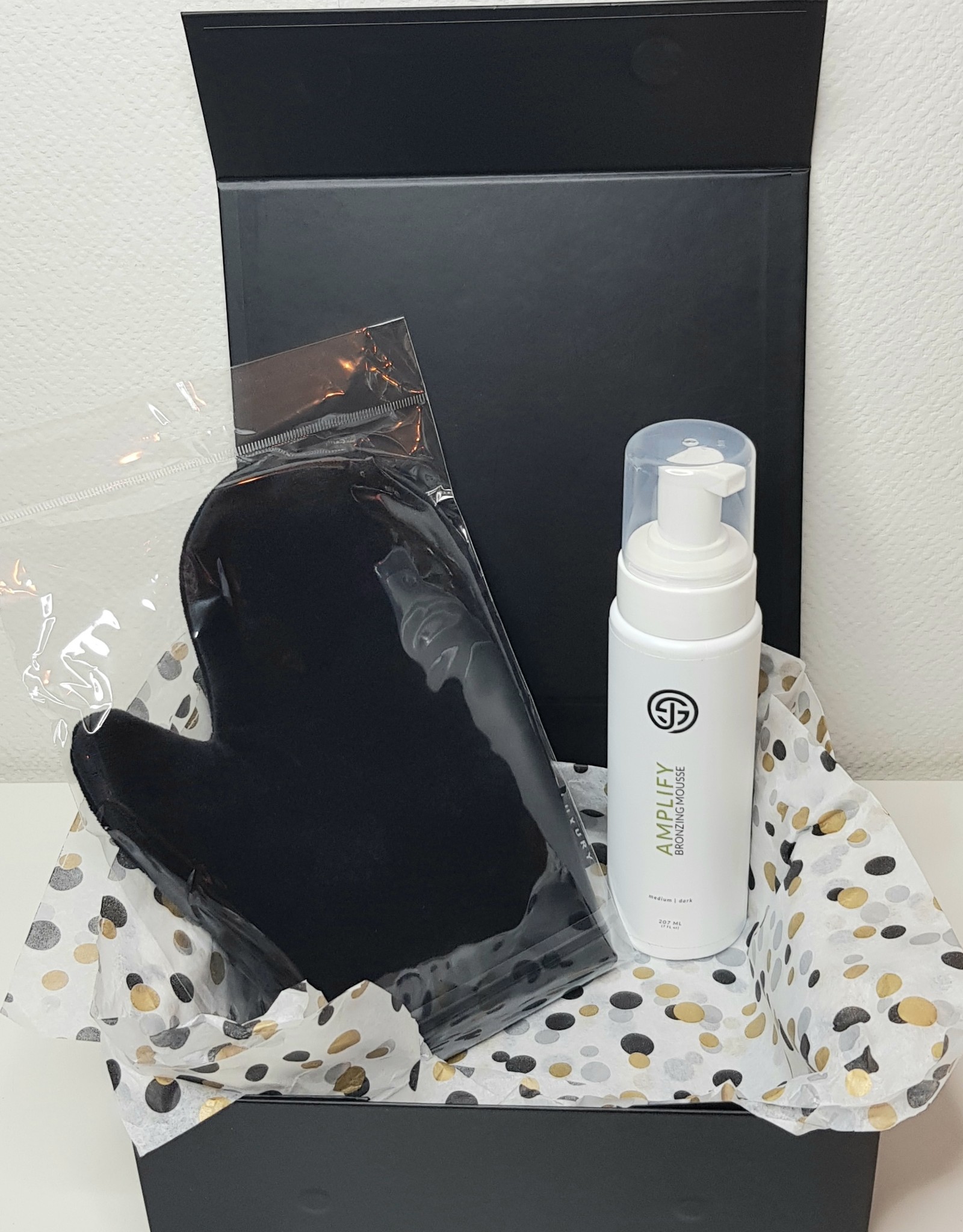 Sjolie Luxueuze geschenkenset/ giftset van Sjolie selftan bronzing mousse met een Sjolie velours selftan glove/ handschoen