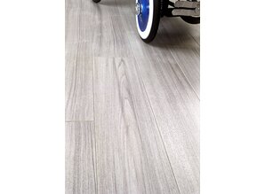 Grijze geborstelde teak