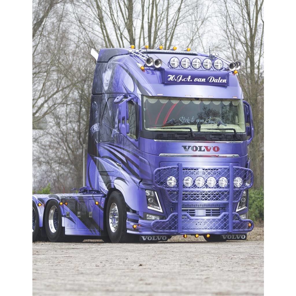 Solarguard Volvo FH4 Frontplate type 2 from door to door