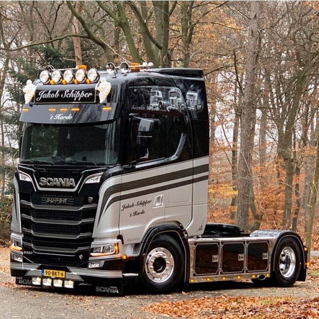 Feux de jour orange, blanc chaud ou jaunes pour Scania Nextgen