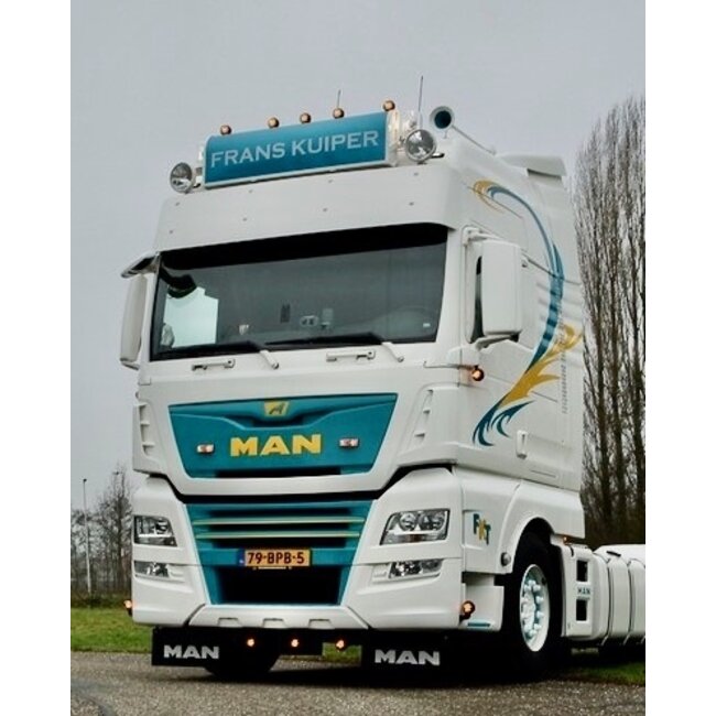 Beautiful Aluminium Fox Parts sunvisor for the big XXL Cab