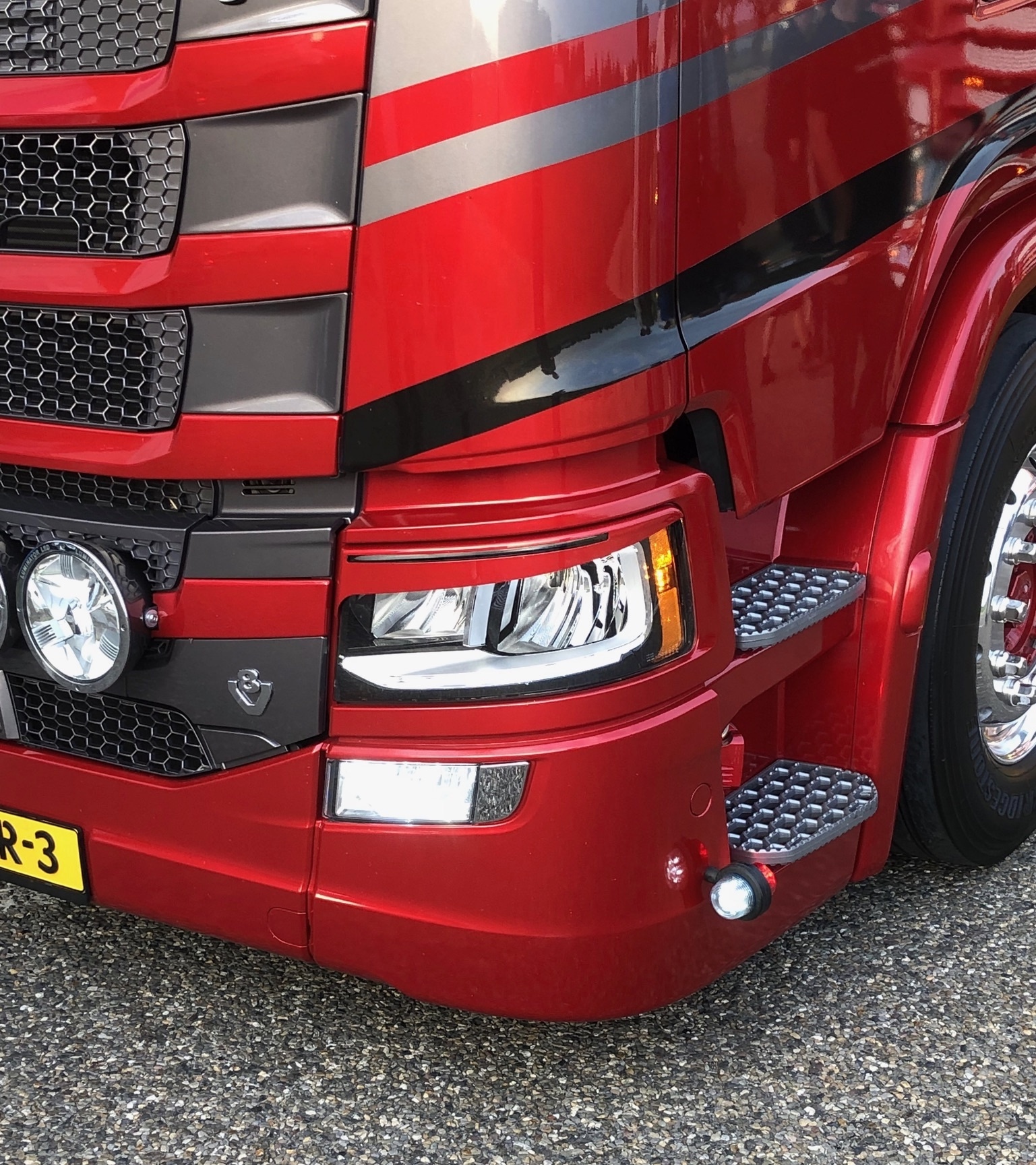 Brewki do reflektorów Scania Nextgen