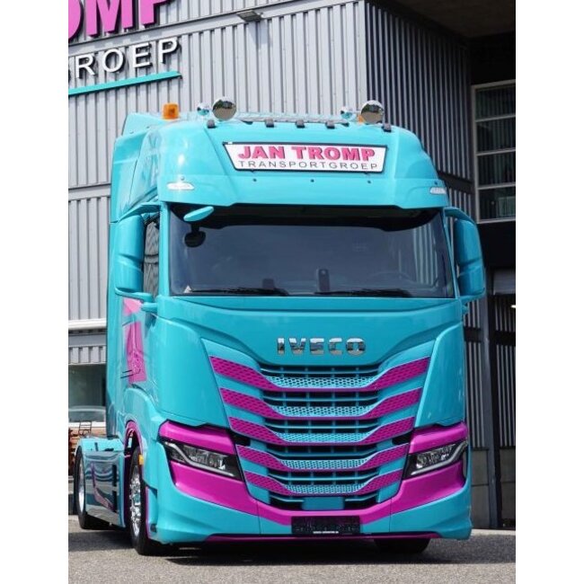 Neon dachowy LED Iveco S-way 135x27,5cm