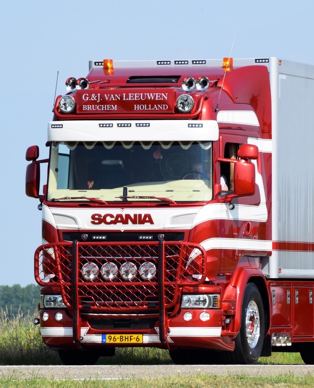 Originele Scania 4-/R-serie zonneklep lamp in oranje, wit, LED en bol