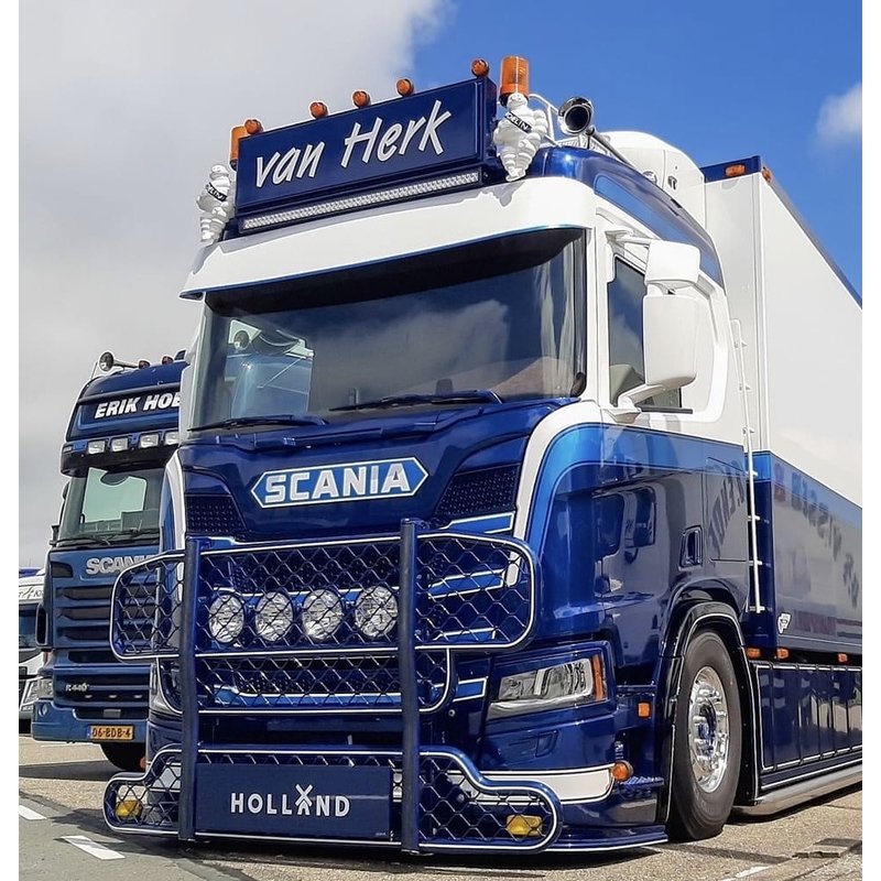 Nieuwe SCANIA V8 in aanbouw onbekend (door) Nuyts Horsetrucks