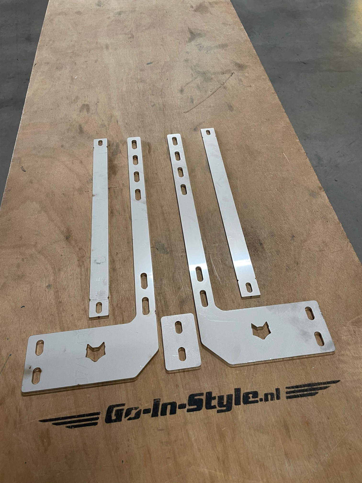 Supports d'enseigne caisson lumineux (kit) pour tous modèles Scania NextGen